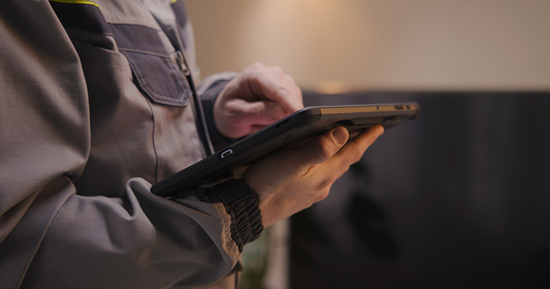 tech-with-tablet